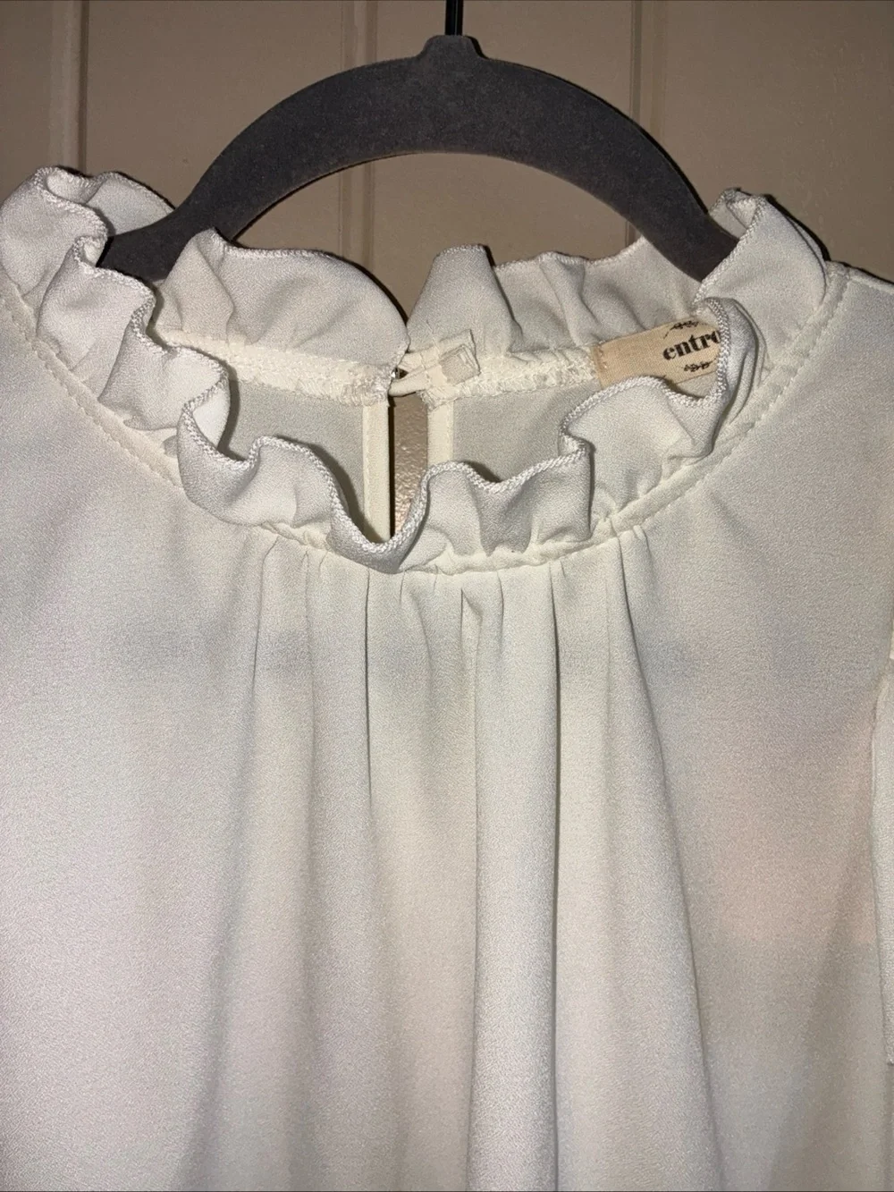 entro Cream Ruffle Neck Flutter Sleeve Shell - Picture 3 of 7